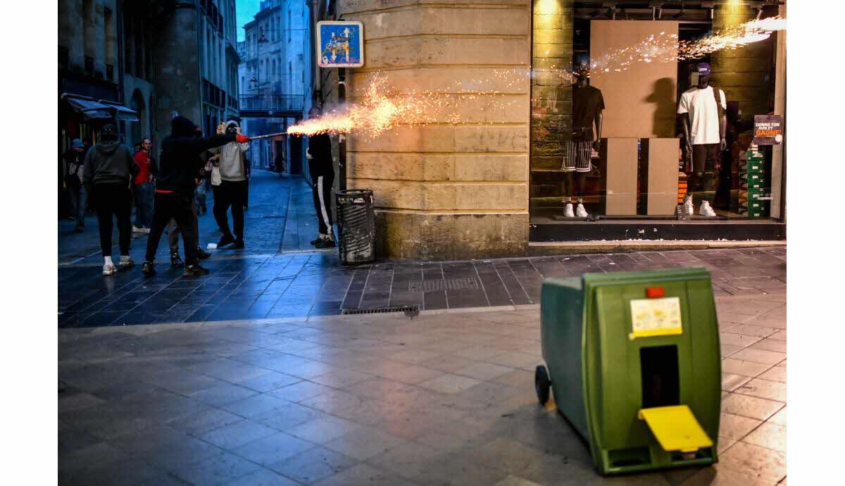Chandelle romaine utilisée comme projectile en milieu urbain